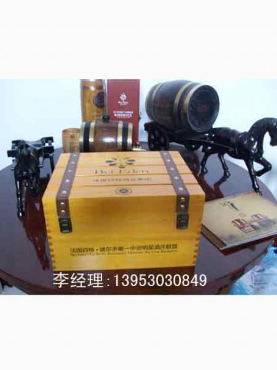 點(diǎn)擊查看詳細(xì)信息<br>標(biāo)題：紅酒木盒 閱讀次數(shù)：2251